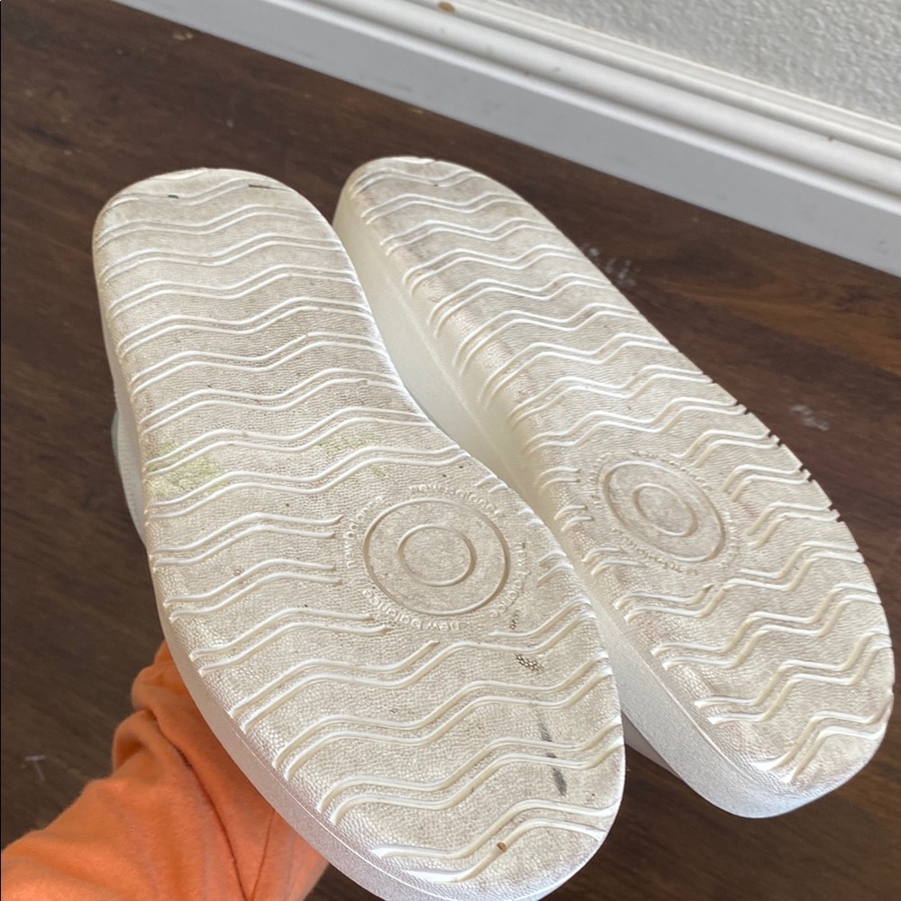 New Balance White and Green Sneakers - Picture 9 of 9